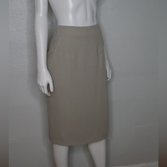 Giorgio Armani Grayish Tan Knee Length Skirt Virgin Wool Made in ItalySize 6 - Picture 2 of 8